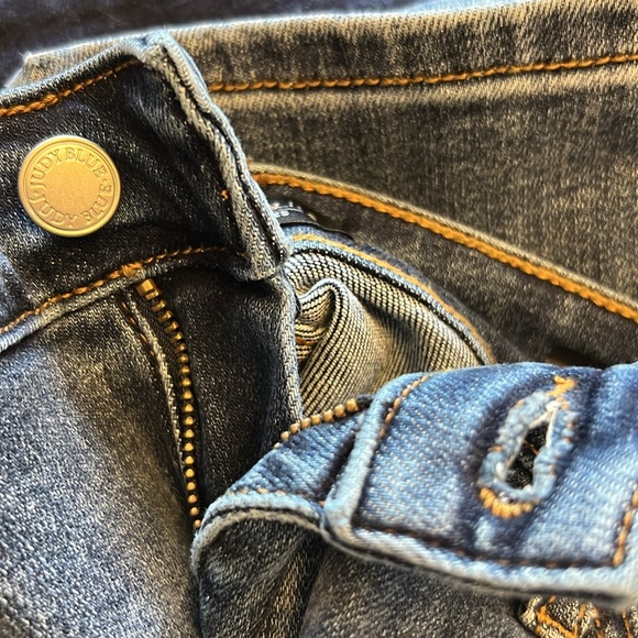 NWT Judy Blue Mid Rise Slim Fit Jeans. Size 13/31 - Picture 8 of 8
